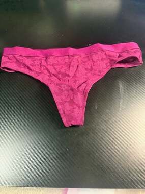 PINK Victoria's Secret Floral Lace Thong Underwear Size Small